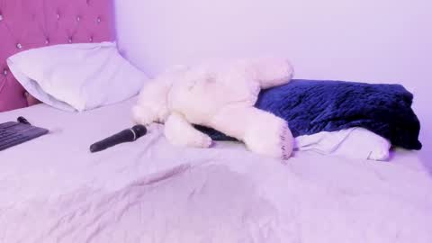 Annie online show from February 24, 1:10 pm