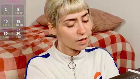 annietinky online show from September 22, 2:24 am