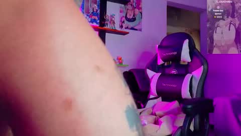 Annie  Michael  online show from June 8, 2:06 pm
