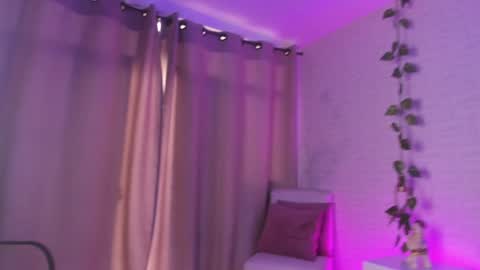 Annie  Alex online show from December 6, 12:49 pm