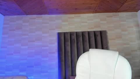 Annie  Alex online show from January 5, 12:53 pm