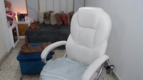 Snapshot of annita_cooper_ chatting on January 9, 6:57 pm anna online show from January 9, 6:57 pm