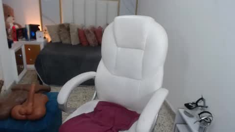 Snapshot of annita_cooper_ chatting on February 12, 6:51 pm anna online show from February 12, 6:51 pm