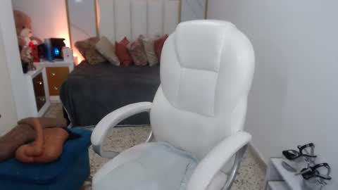 Snapshot of annita_cooper_ chatting on February 25, 11:33 pm anna online show from February 25, 11:33 pm