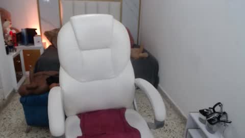 Snapshot of annita_cooper_ chatting on March 8, 4:17 pm anna online show from March 8, 4:17 pm