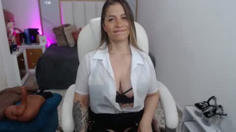 Snapshot of annita_cooper_ chatting on March 10, 3:20 pm anna online show from March 10, 3:20 pm