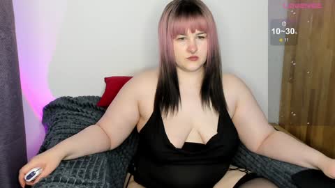 Snapshot of annnott chatting on February 5, 11:44 am Ann online show from February 5, 11:44 am