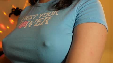 Snapshot of anny_dee chatting on October 22, 4:35 am Anny online show from October 22, 4:35 am