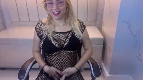Snapshot of anny_gracee_tx chatting on October 24, 1:18 pm Online 800 to 1400 online show from October 24, 1:18 pm
