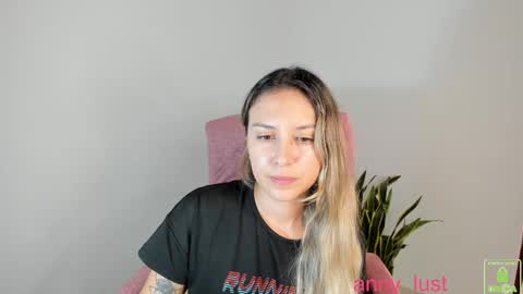 Snapshot of anny_lust chatting on September 19, 9:48 pm Issabela online show from September 19, 9:48 pm