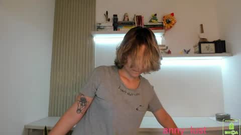 Snapshot of anny_lust chatting on May 15, 9:33 pm Issabela online show from May 15, 9:33 pm