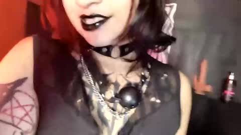 Annie online show from February 19, 10:06 pm