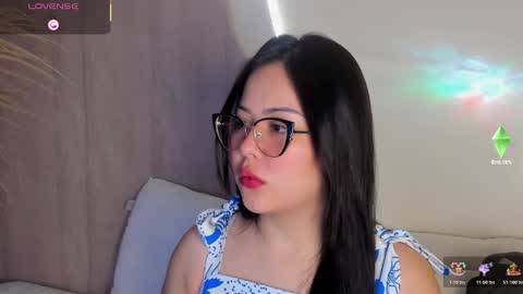 A N N Y E  online show from November 14, 12:37 pm