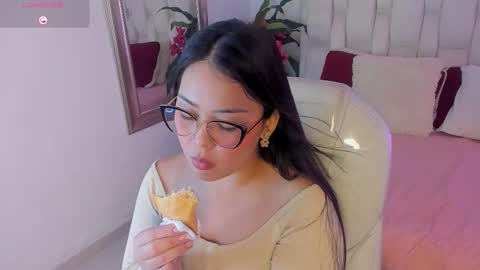 anny  online show from January 19, 1:04 pm