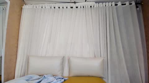 Snapshot of annyeli_bigtits chatting on September 11, 1:39 am annyeli_bigtits online show from September 11, 1:39 am