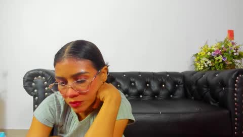 Snapshot of annylittle_ chatting on December 14, 2:06 am LittleSunny My schedule 1400 - 2200 GMT -5 online show from December 14, 2:06 am