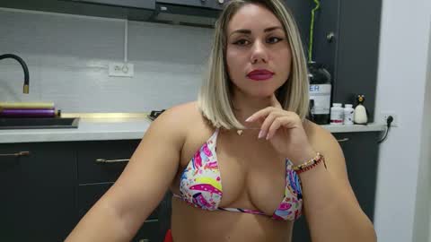 Snapshot of annyloveyou chatting on September 30, 7:19 pm Annyfit4you online show from September 30, 7:19 pm