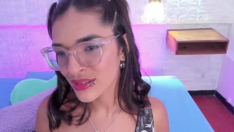Snapshot of annyluna1 chatting on December 3, 2:05 pm Annyluna online show from December 3, 2:05 pm