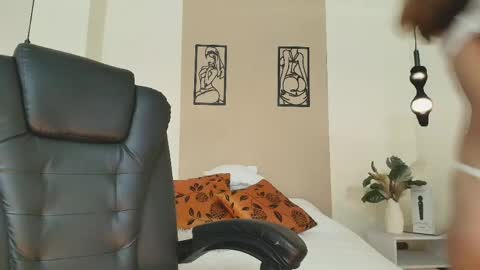 Snapshot of annyxhot chatting on June 6, 11:04 am AnnyXhot online show from June 6, 11:04 am