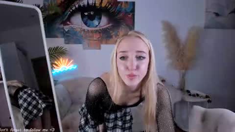 Snapshot of anorababy chatting on October 22, 7:52 am Anora online show from October 22, 7:52 am