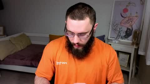 Snapshot of ant_power chatting on April 25, 6:27 pm Ant online show from April 25, 6:27 pm