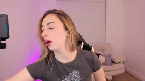 Anthonela online show from September 20, 2:56 am