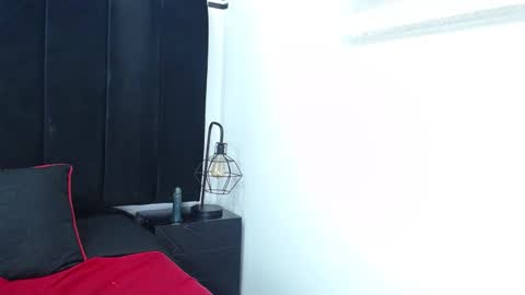 Snapshot of anthonelaa__ chatting on March 5, 1:31 am Anthonelaa online show from March 5, 1:31 am