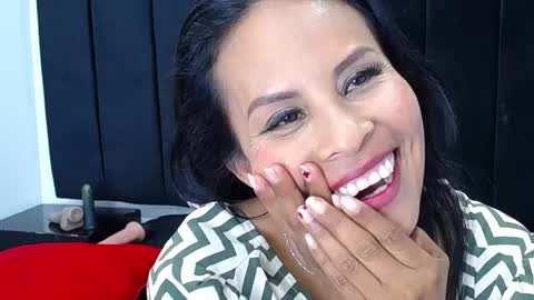 Snapshot of anthonelaa__ chatting on March 6, 1:05 am Anthonelaa online show from March 6, 1:05 am