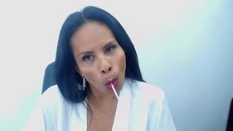 Snapshot of anthonelaa__ chatting on March 6, 10:15 pm Anthonelaa online show from March 6, 10:15 pm