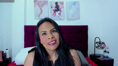 Snapshot of anthonelaa__ chatting on November 18, 8:02 pm Anthonelaa online show from November 18, 8:02 pm