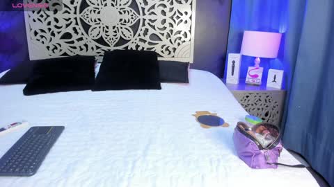 anthonelaDuque online show from January 6, 12:13 pm