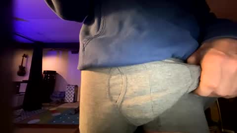 Snapshot of anthony_whitestallion chatting on December 17, 12:22 pm Anthony online show from December 17, 12:22 pm