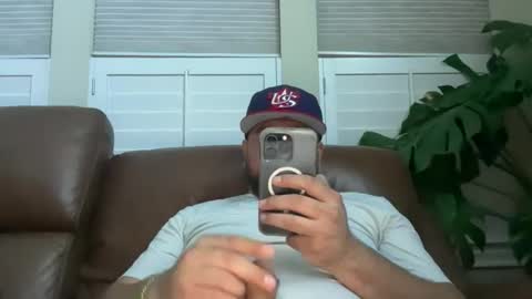 Snapshot of anthoss22 chatting on March 21, 5:34 am anthoss22 online show from March 21, 5:34 am