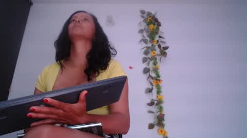 Snapshot of anto055 chatting on February 18, 8:27 am Antonella online show from February 18, 8:27 am