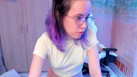 Snapshot of anto_sweet18 chatting on June 2, 6:32 pm My birthday is on december 2nd surprise me with a gift from my amazonlist online show from June 2, 6:32 pm
