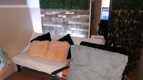 Snapshot of antolyh_c chatting on February 19, 1:28 pm antolyh_c online show from February 19, 1:28 pm