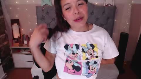 Snapshot of antolyh_c chatting on December 5, 1:20 pm antolyh_c online show from December 5, 1:20 pm