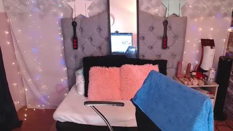 Snapshot of antolyh_c chatting on December 15, 1:04 pm antolyh_c online show from December 15, 1:04 pm