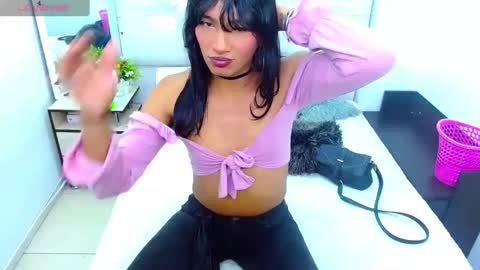 antonela_xx3 online show from January 2, 9:28 pm
