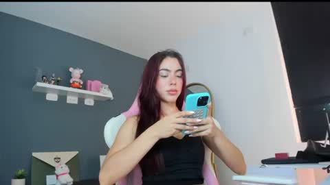 Snapshot of antonella_28_ chatting on June 22, 9:34 pm Antonella online show from June 22, 9:34 pm