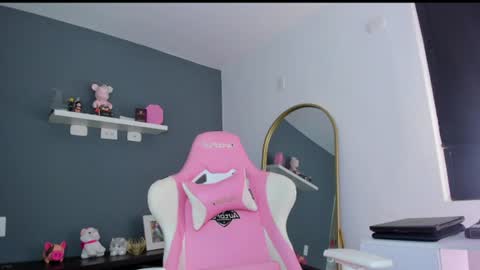 Snapshot of antonella_28_ chatting on July 30, 9:58 pm Antonella online show from July 30, 9:58 pm