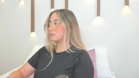 A N T O N E L L A  online show from February 11, 3:40 pm