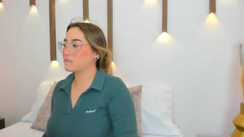 A N T O N E L L A  online show from March 3, 12:16 pm