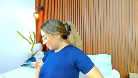 A N T O N E L L A  online show from March 11, 12:11 am