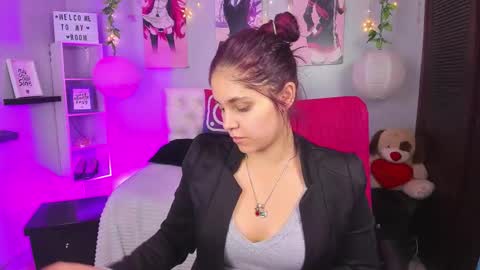 Snapshot of antonella_emma chatting on December 15, 12:53 pm online show from December 15, 12:53 pm