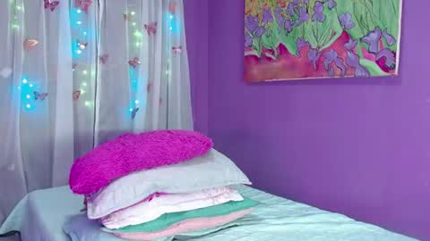Snapshot of antonella_hotkiss chatting on June 9, 2:23 am Antonella online show from June 9, 2:23 am