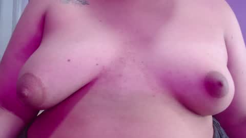 Snapshot of antonella_hotkiss chatting on July 2, 9:43 pm Antonella online show from July 2, 9:43 pm