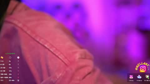 Snapshot of antonella_maitt chatting on October 25, 6:21 am Nell. online show from October 25, 6:21 am