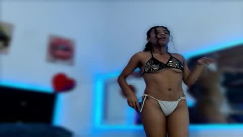 Snapshot of antonella_pink2 chatting on November 15, 7:10 pm antonella online show from November 15, 7:10 pm