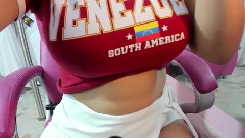 Snapshot of antonellakling_ chatting on October 22, 10:53 pm ANTONELLA online show from October 22, 10:53 pm